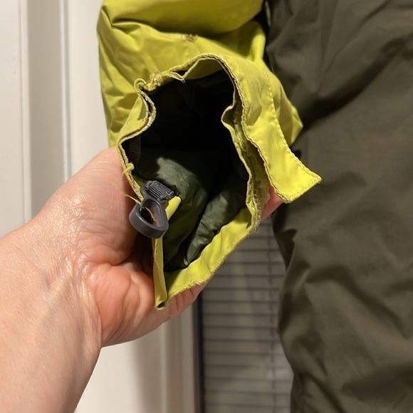 The North Face Youth Boys Insulated Jacket - Picture 7 of 11